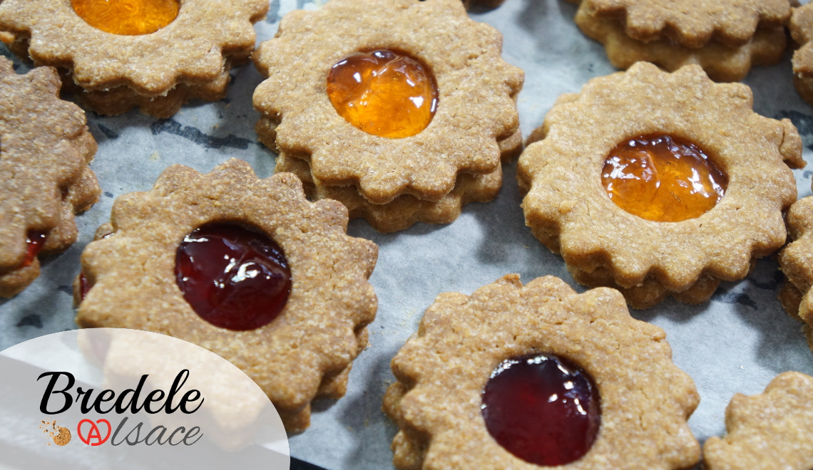 Biscuits sablés à la confiture de framboises